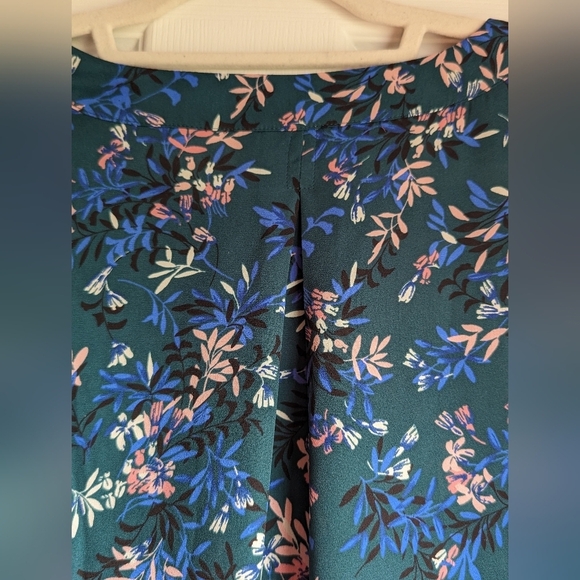 Banana Republic Green Floral Top - Picture 4 of 11